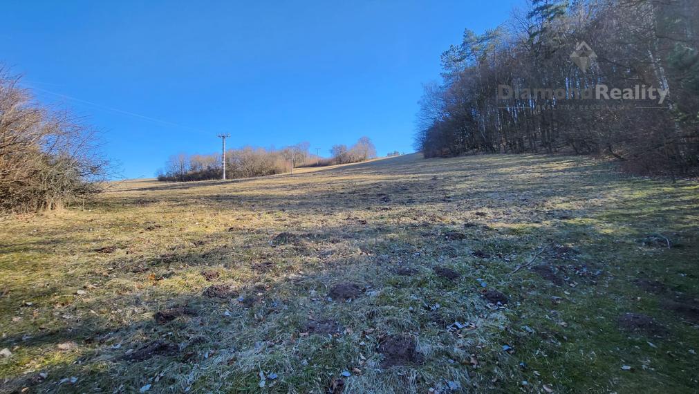 Veľkorysý rekreačný pozemok pod Obišovským hradom