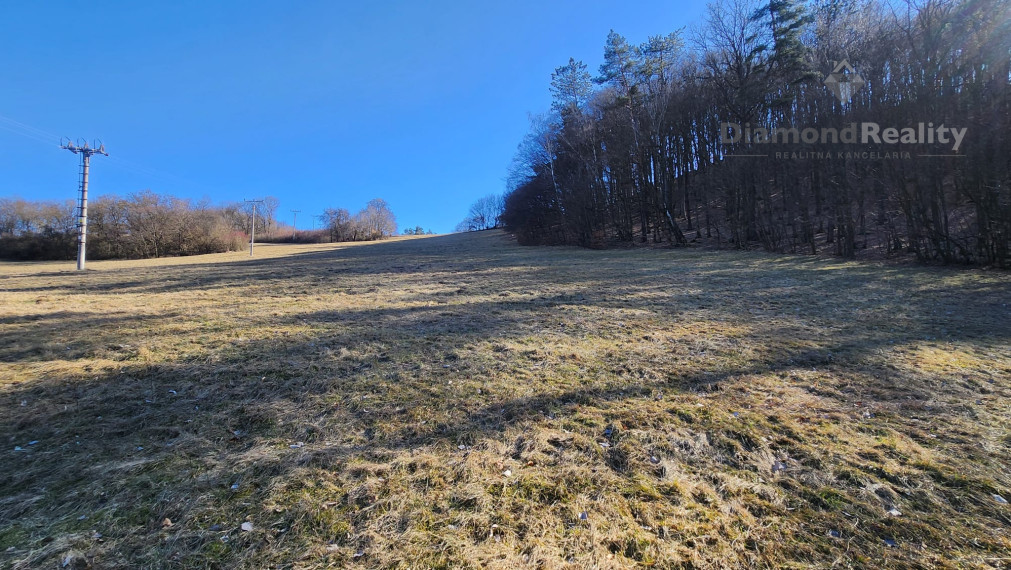 Veľkorysý rekreačný pozemok pod Obišovským hradom