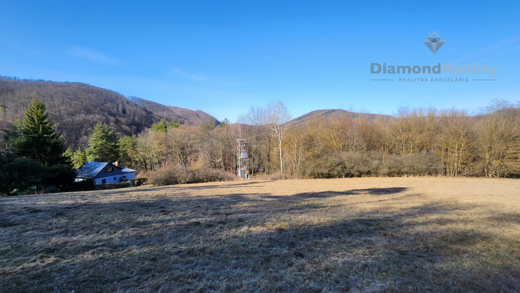 Veľkorysý rekreačný pozemok pod Obišovským hradom