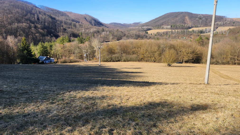 Veľkorysý rekreačný pozemok pod Obišovským hradom