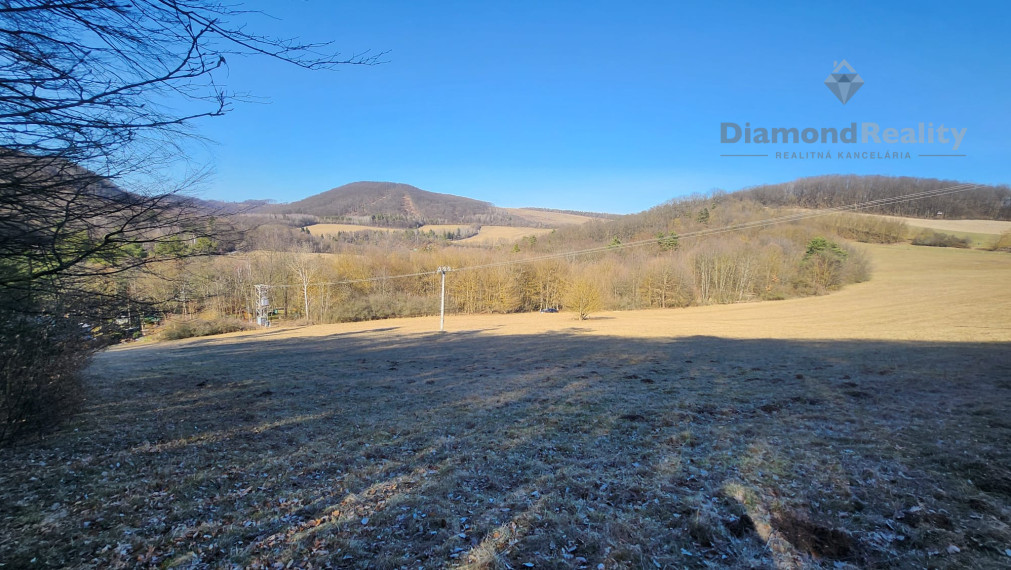 Veľkorysý rekreačný pozemok pod Obišovským hradom