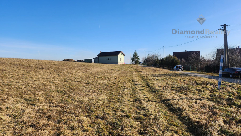 Slnečný pozemok v pokojnej lokalite Šemša - Hodkovce – ideálna príležitosť pre developerov a investorov