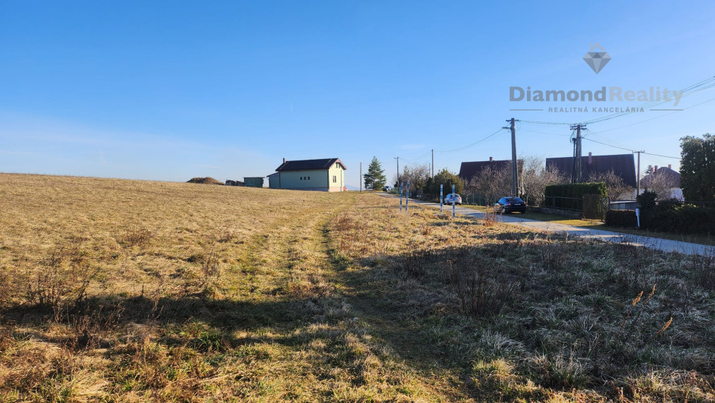 Slnečný pozemok v pokojnej lokalite Šemša - Hodkovce – ideálna príležitosť pre developerov a investorov
