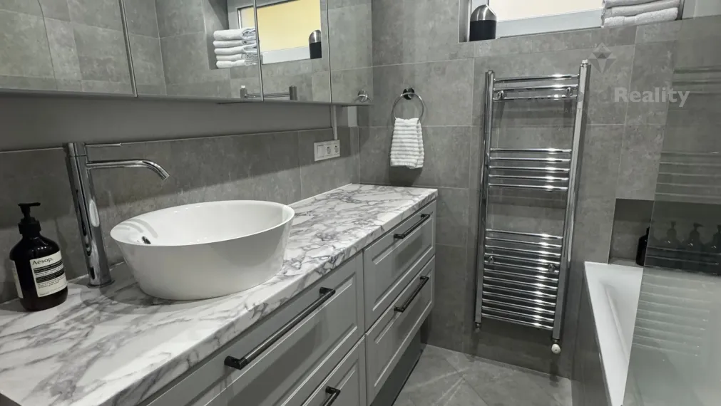 Na prenájom komplet zariaď 2 izbový byt terasa Biely Kostol