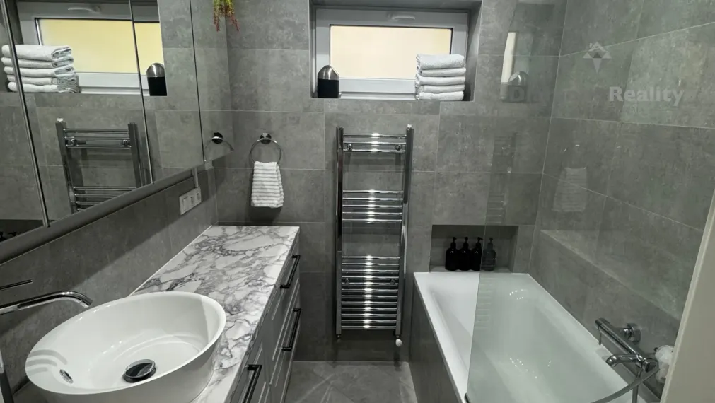 Na prenájom komplet zariaď 2 izbový byt terasa Biely Kostol