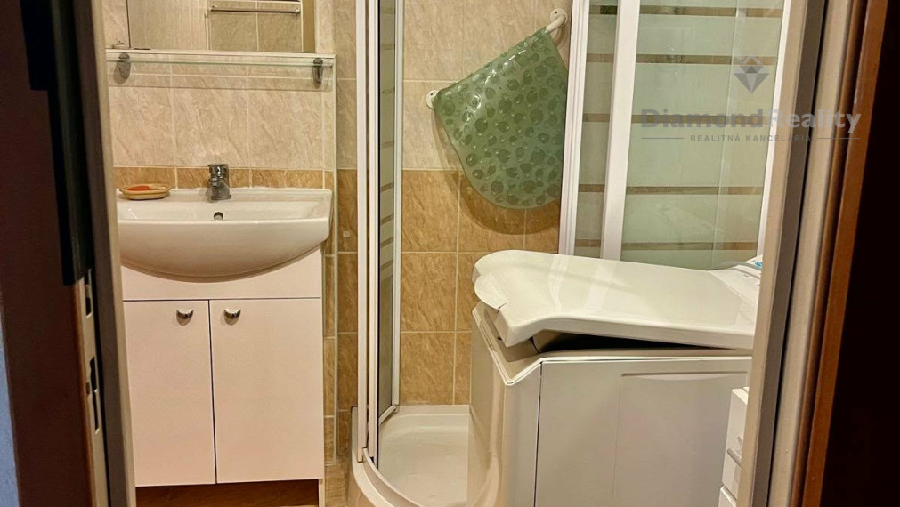 Na prenájom zariadený 3 izbový byt na sídlisku lll