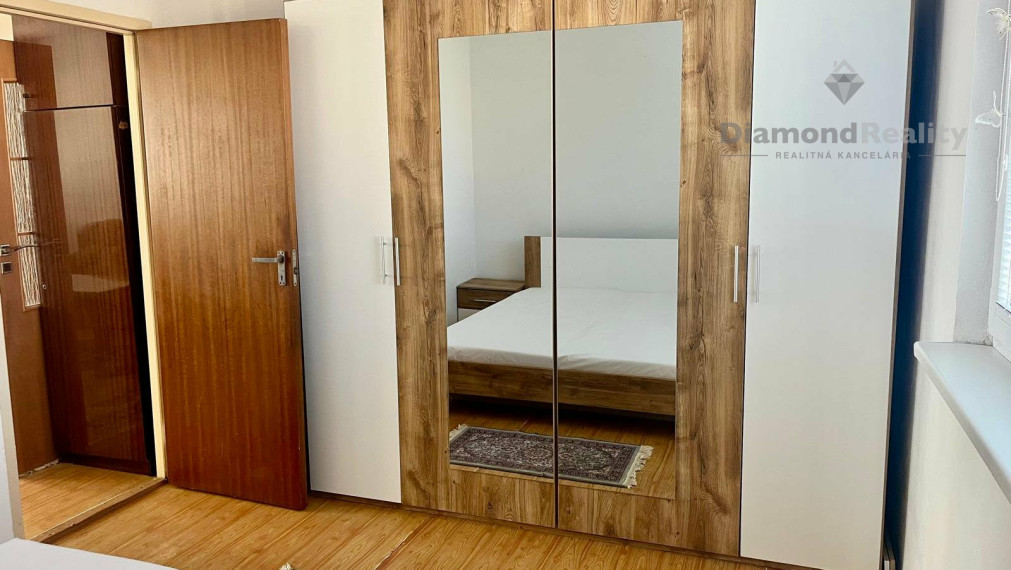 Na prenájom zariadený 3 izbový byt na sídlisku lll