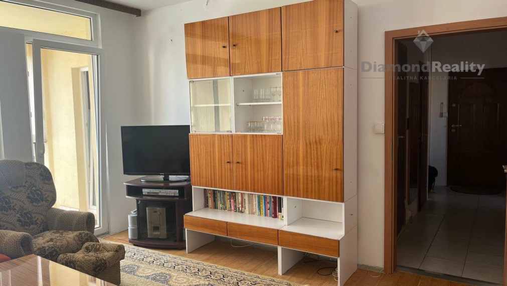 Na prenájom zariadený 3 izbový byt na sídlisku lll