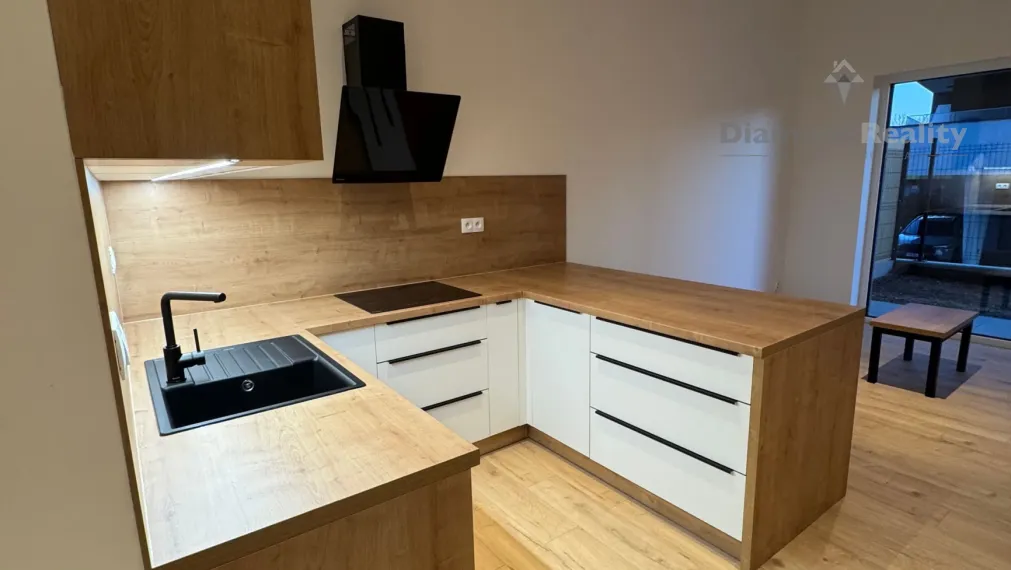 Na predaj 1 izbový byt s predzáhradkou, novostavba, Rovinka.