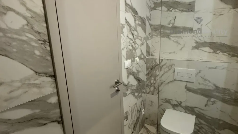 Na predaj 1 izbový byt s predzáhradkou, novostavba, Rovinka.