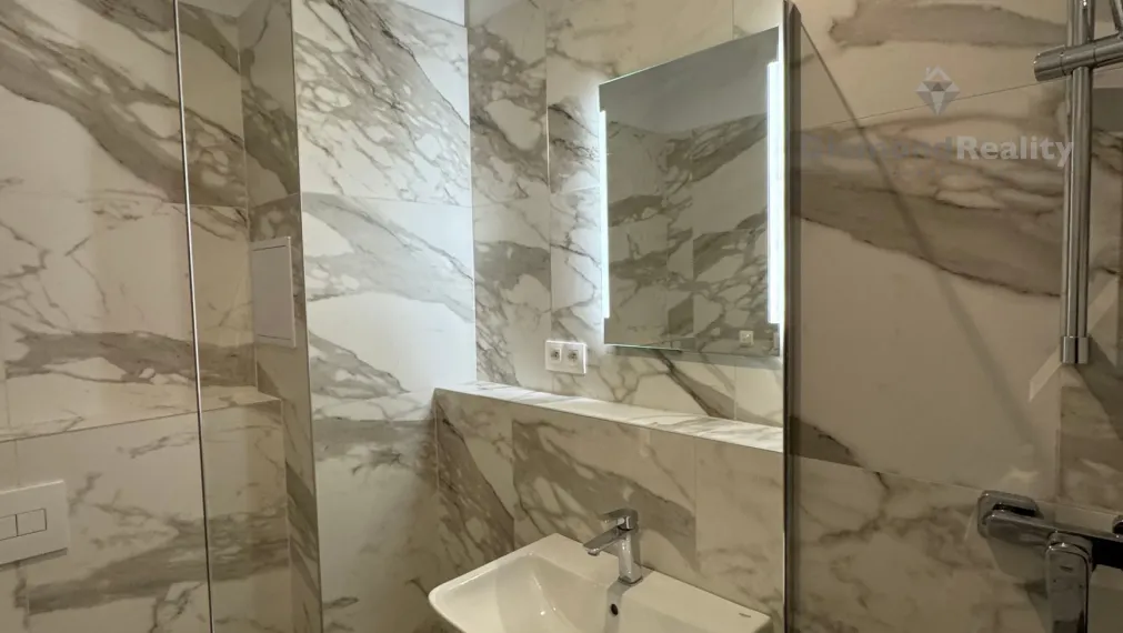 Na predaj 1 izbový byt s predzáhradkou, novostavba, Rovinka.