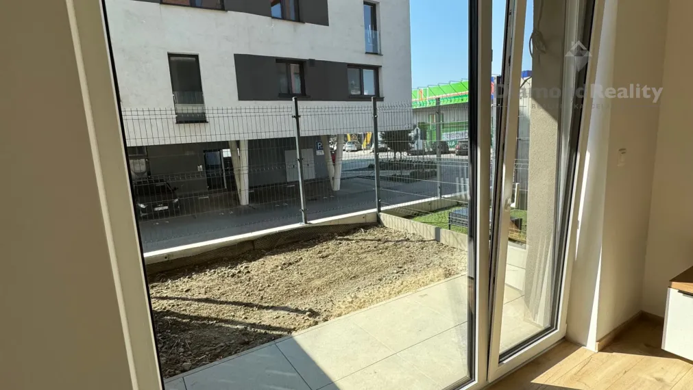 Na predaj 1 izbový byt s predzáhradkou, novostavba, Rovinka.