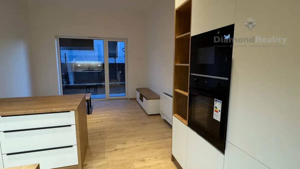 Na predaj 1 izbový byt s predzáhradkou, novostavba, Rovinka.