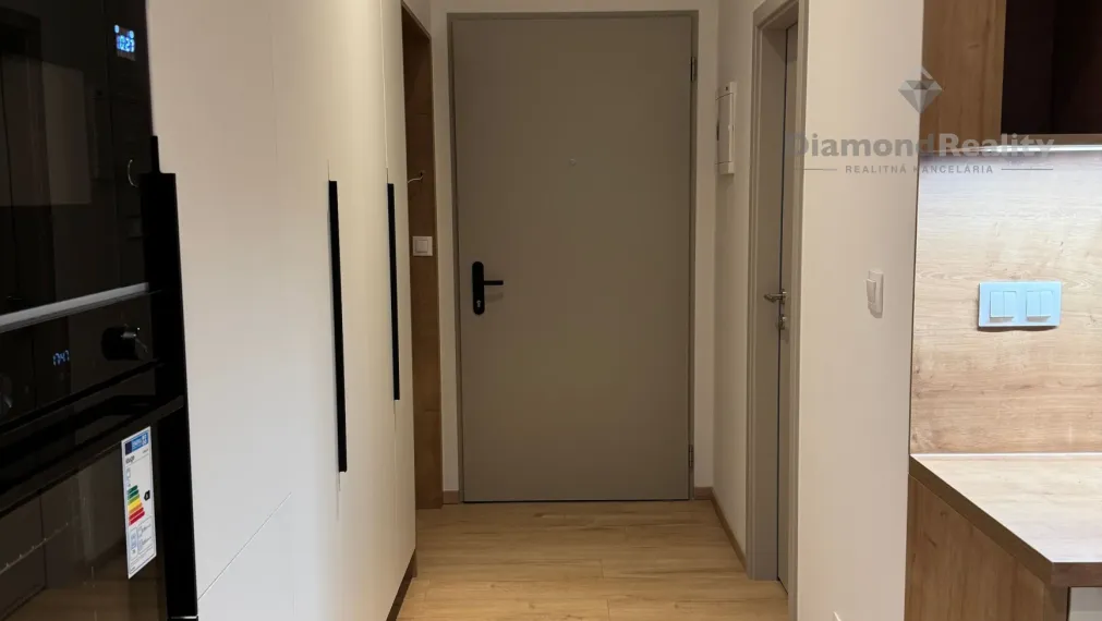 Na predaj 1 izbový byt s predzáhradkou, novostavba, Rovinka.