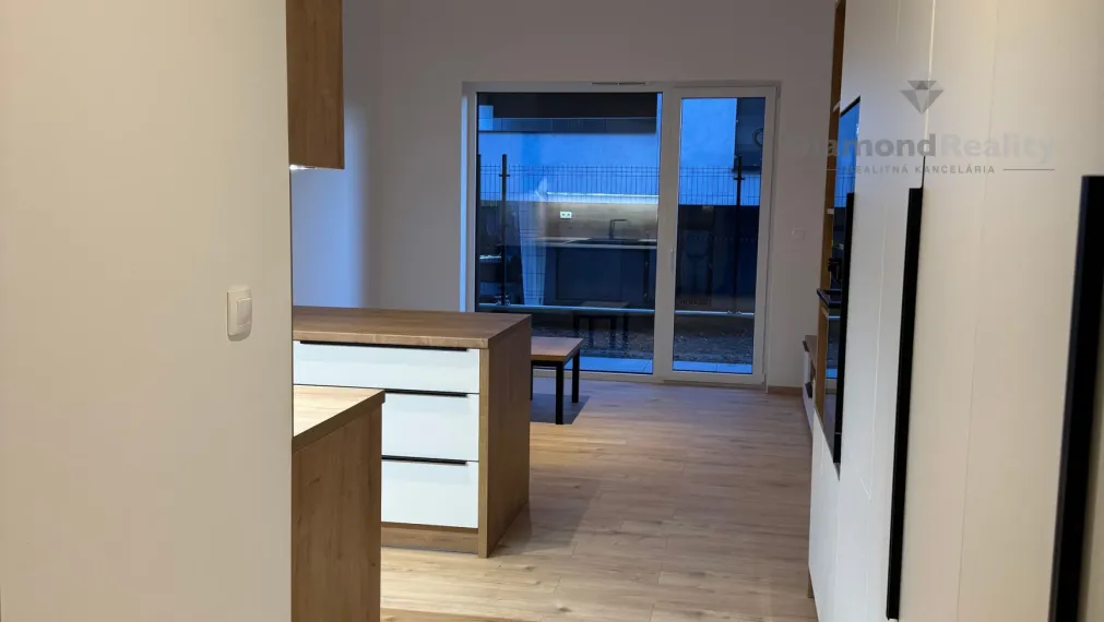 Na predaj 1 izbový byt s predzáhradkou, novostavba, Rovinka.