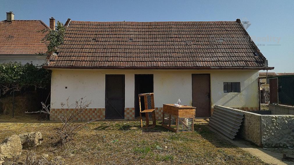 Na predaj veľký rodinný dom so záhradou 12 árov, Madunice