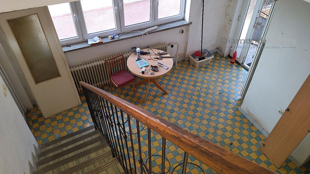 Na predaj veľký rodinný dom so záhradou 12 árov, Madunice