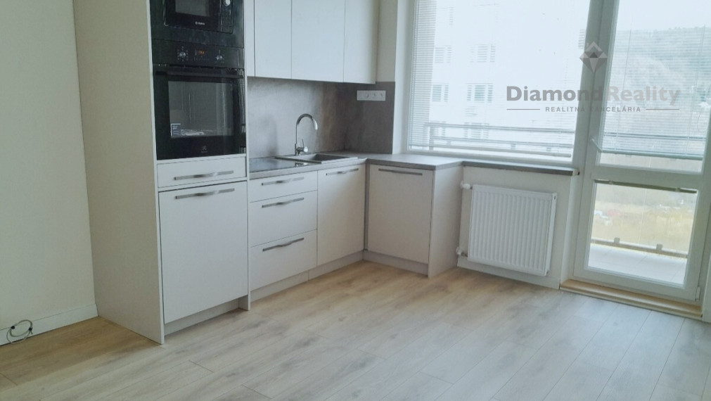 Na predaj 3 izbový byt,  Jenisejská ulica, Jazero  -  Košice