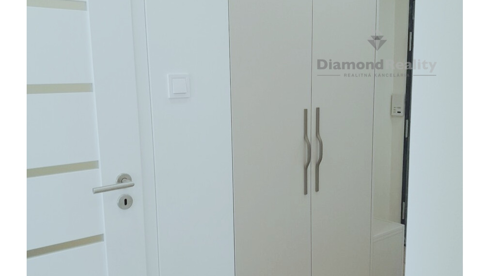 Na predaj 3 izbový byt,  Jenisejská ulica, Jazero  -  Košice