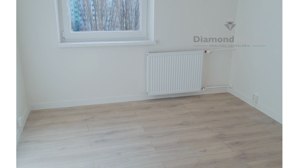 Na predaj 3 izbový byt,  Jenisejská ulica, Jazero  -  Košice