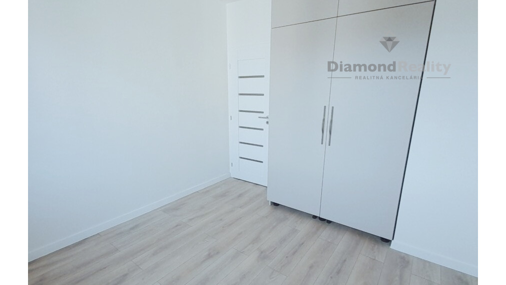 Na predaj 3 izbový byt,  Jenisejská ulica, Jazero  -  Košice