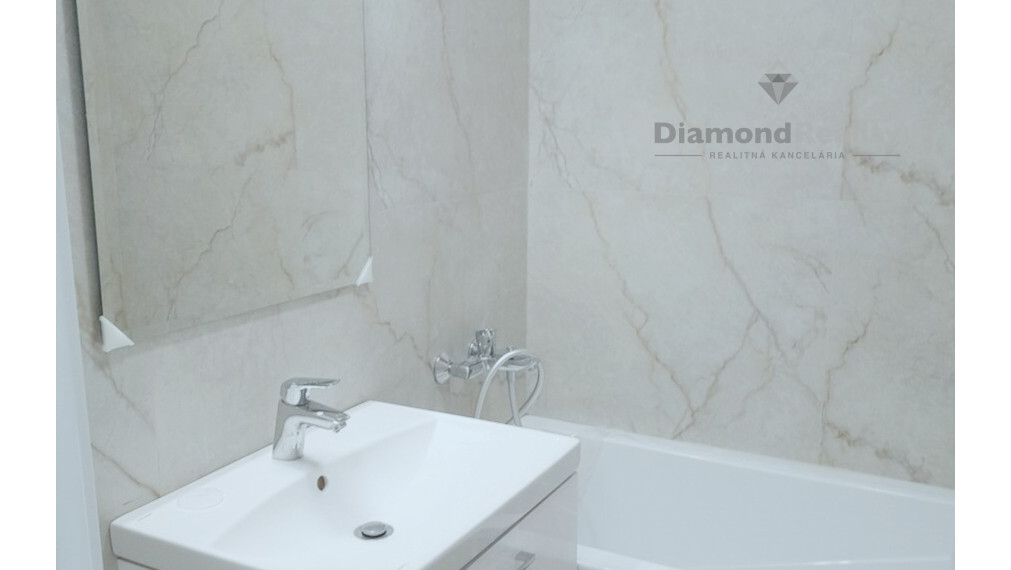 Na predaj 3 izbový byt,  Jenisejská ulica, Jazero  -  Košice