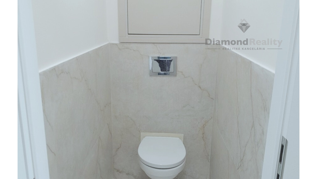 Na predaj 3 izbový byt,  Jenisejská ulica, Jazero  -  Košice