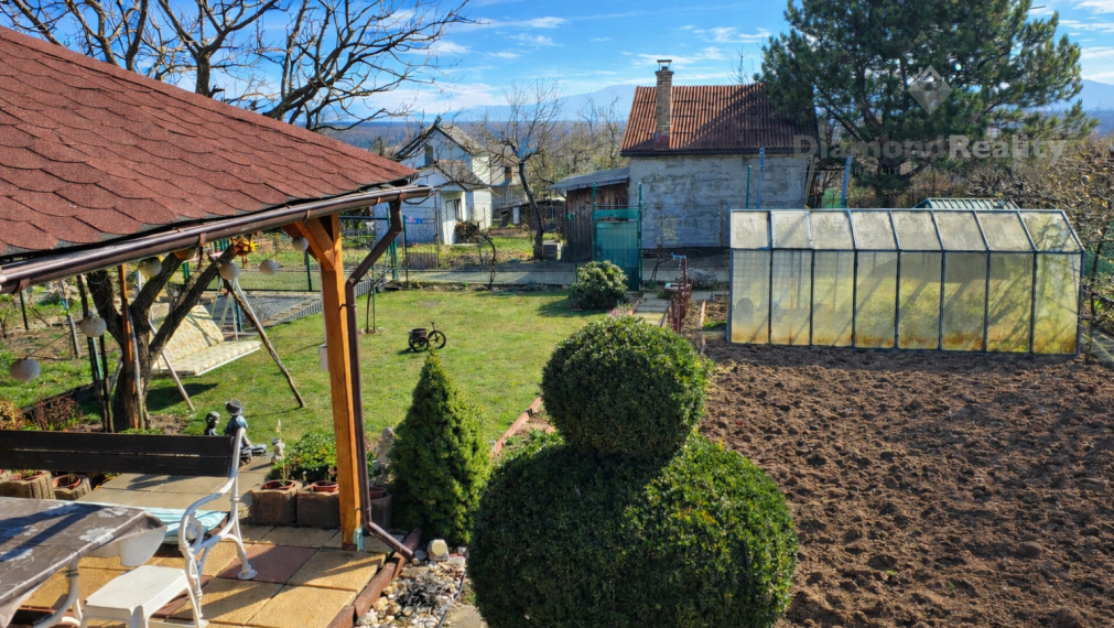 NA PREDAJ CELOROČNÁ 3-PODLAŽNÁ CHATA SO SAUNOU-ĽUDVÍKOV DVOR