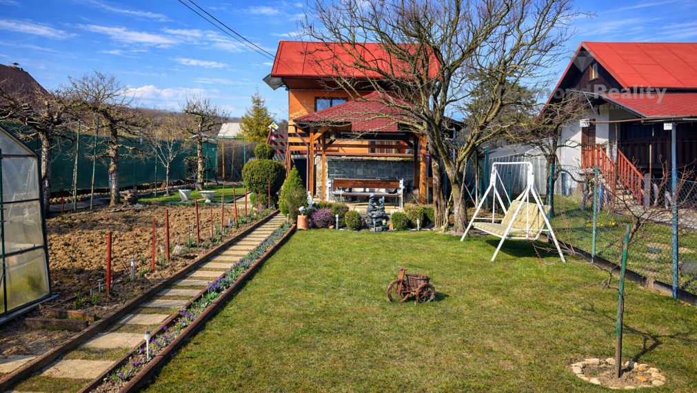 NA PREDAJ CELOROČNÁ 3-PODLAŽNÁ CHATA SO SAUNOU-ĽUDVÍKOV DVOR