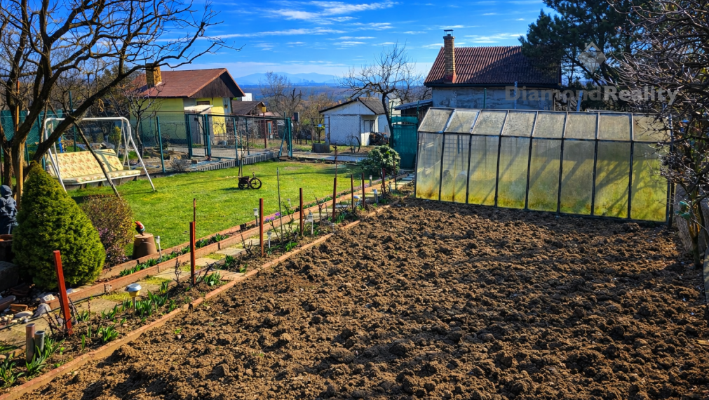 NA PREDAJ CELOROČNÁ 3-PODLAŽNÁ CHATA SO SAUNOU-ĽUDVÍKOV DVOR