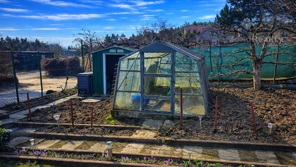 NA PREDAJ CELOROČNÁ 3-PODLAŽNÁ CHATA SO SAUNOU-ĽUDVÍKOV DVOR