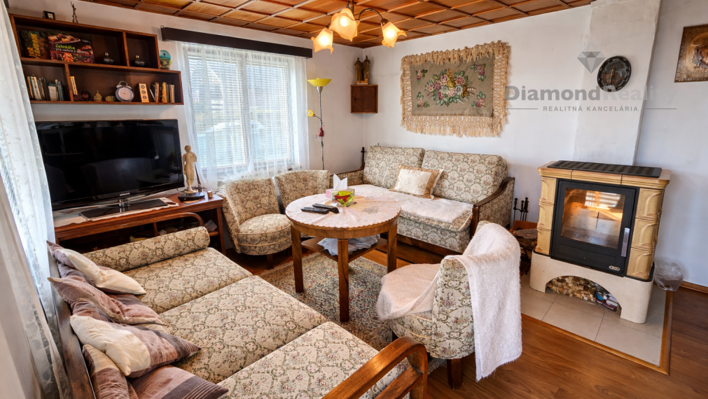 NA PREDAJ CELOROČNÁ 3-PODLAŽNÁ CHATA SO SAUNOU-ĽUDVÍKOV DVOR