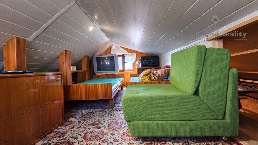 NA PREDAJ CELOROČNÁ 3-PODLAŽNÁ CHATA SO SAUNOU-ĽUDVÍKOV DVOR