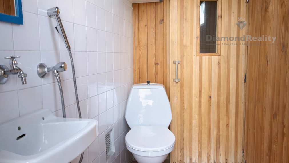 NA PREDAJ CELOROČNÁ 3-PODLAŽNÁ CHATA SO SAUNOU-ĽUDVÍKOV DVOR