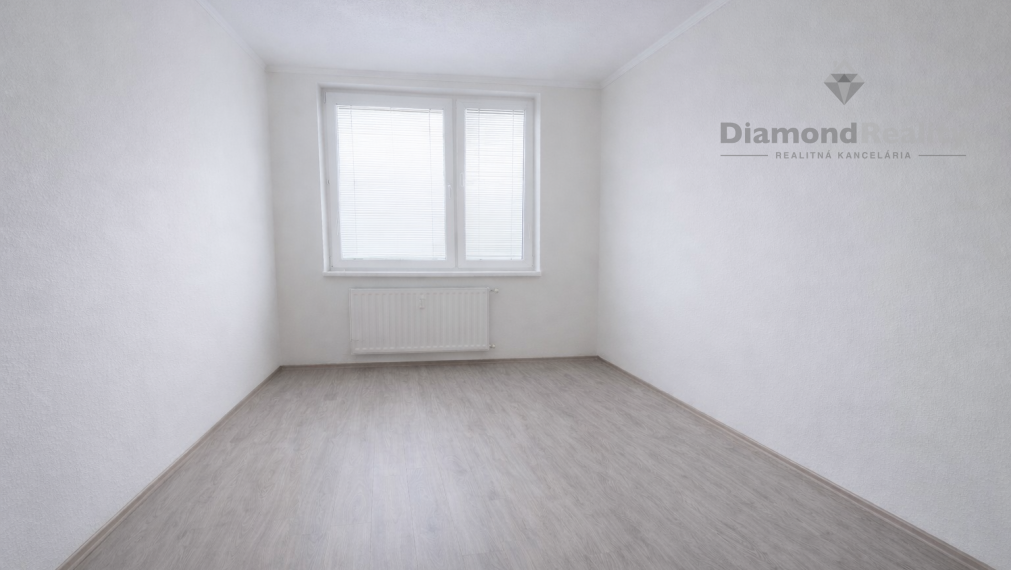 NA PREDAJ 2 IZBOVÝ BYT S KOMOROU NA ULICI KEŽMARSKÁ, KOŠICE - ZÁPAD