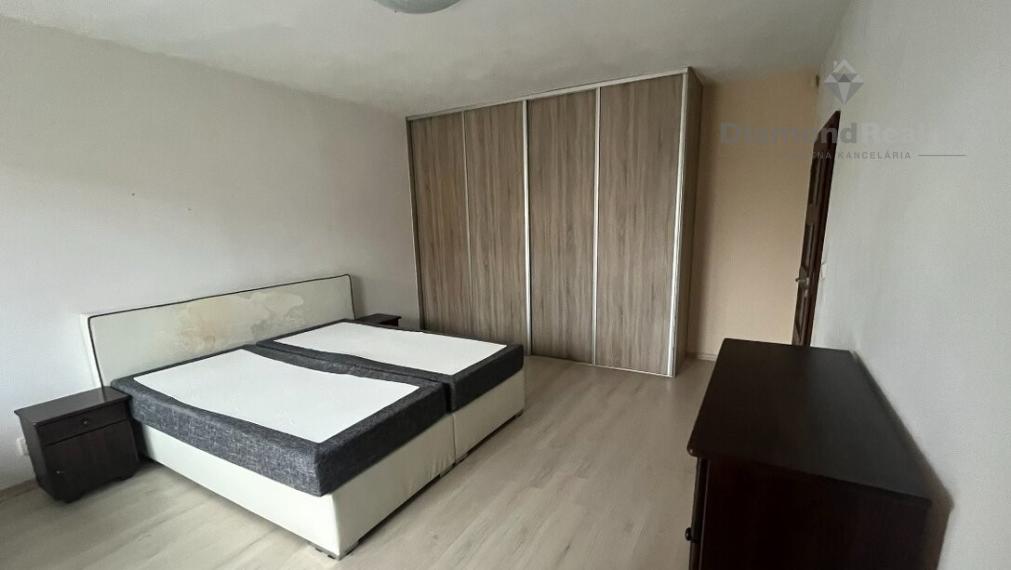 Na prenájom 3 izbový byt v rodinnom dome, Karpatská, Banka