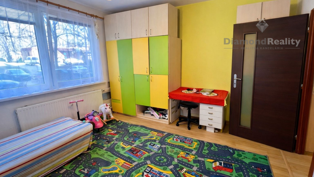 Na predaj priestranný 3-izbový byt s loggiou – Čínska ul, sídlisko Ťahanovce