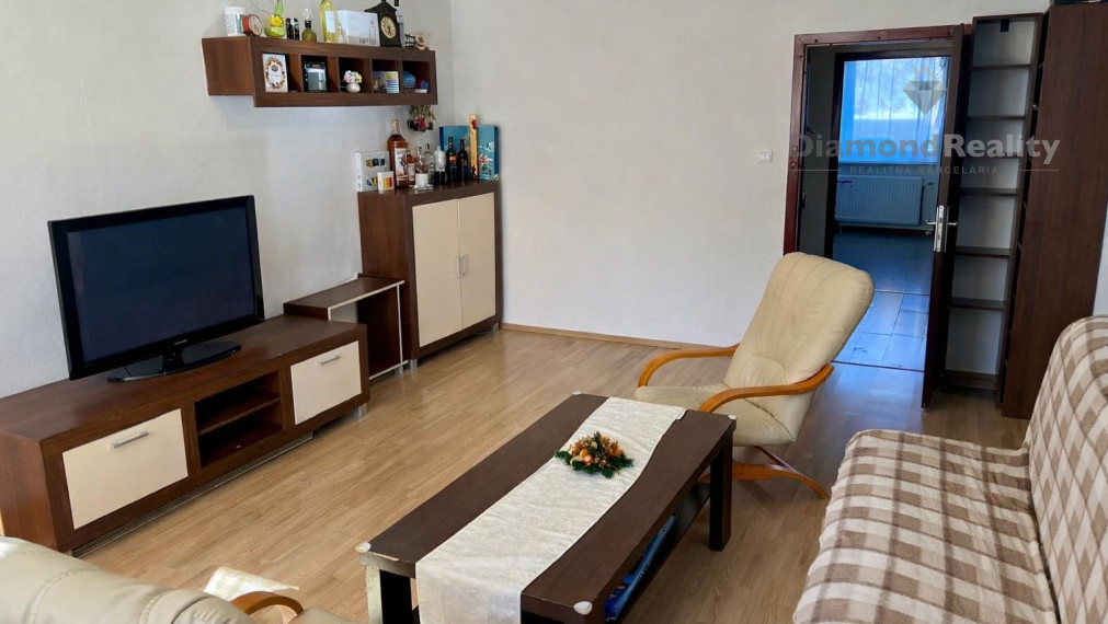 Na predaj priestranný 3-izbový byt s loggiou – Čínska ul, sídlisko Ťahanovce