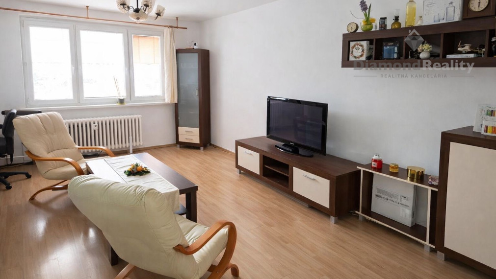 Na predaj priestranný 3-izbový byt s loggiou – Čínska ul, sídlisko Ťahanovce