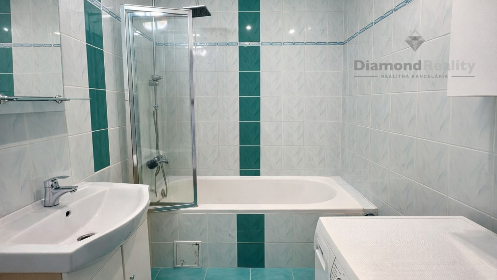 Na predaj priestranný 3-izbový byt s loggiou – Čínska ul, sídlisko Ťahanovce