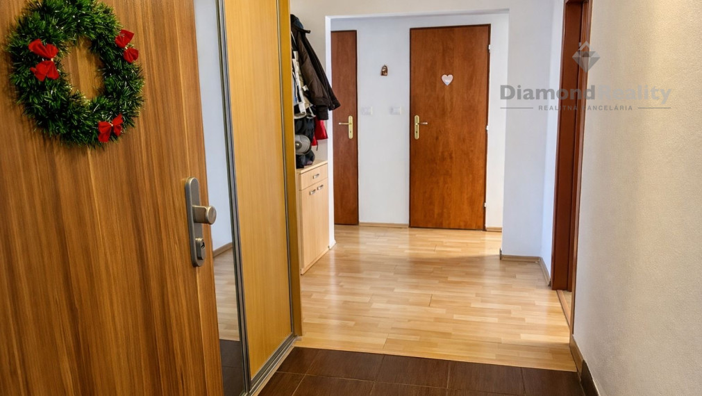 Na predaj priestranný 3-izbový byt s loggiou – Čínska ul, sídlisko Ťahanovce