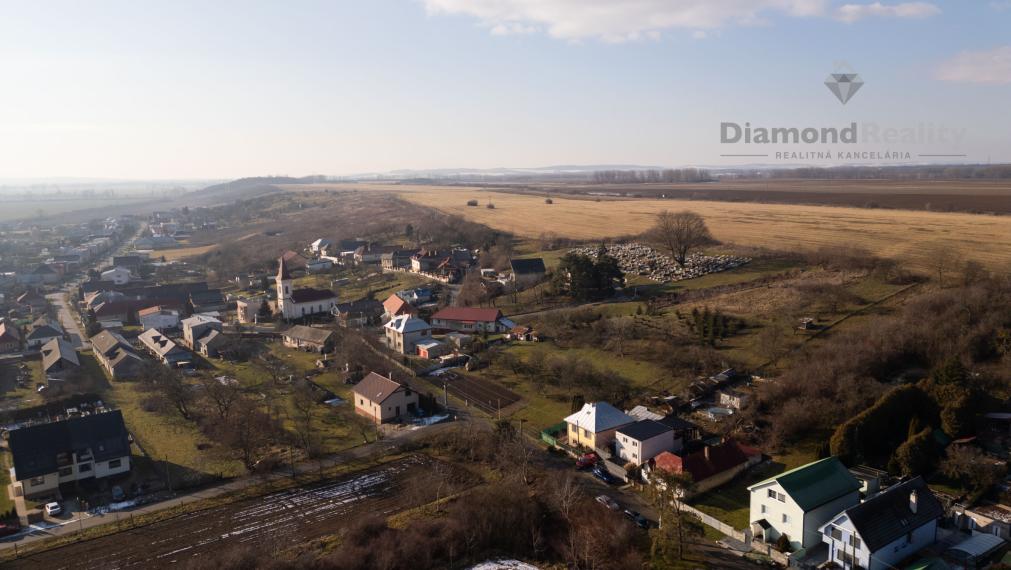 NA PREDAJ KRÁSNY 4 IZBOVÝ RODINNÝ DOM PRIPRAVENÝ NA NASŤAHOVANIE | OBEC GYŇOV