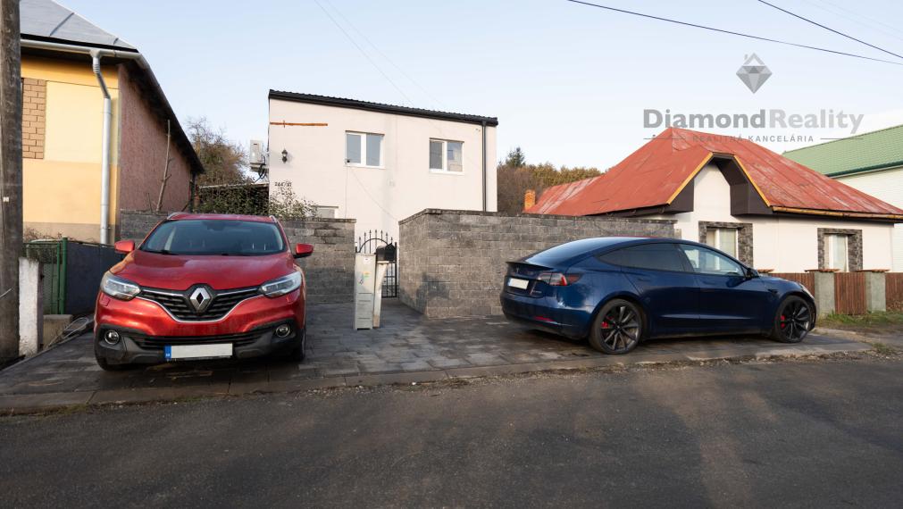 NA PREDAJ KRÁSNY 4 IZBOVÝ RODINNÝ DOM PRIPRAVENÝ NA NASŤAHOVANIE | OBEC GYŇOV