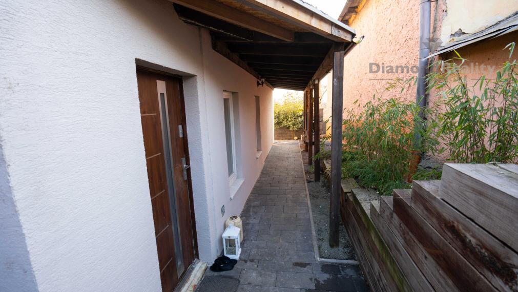 NA PREDAJ KRÁSNY 4 IZBOVÝ RODINNÝ DOM PRIPRAVENÝ NA NASŤAHOVANIE | OBEC GYŇOV