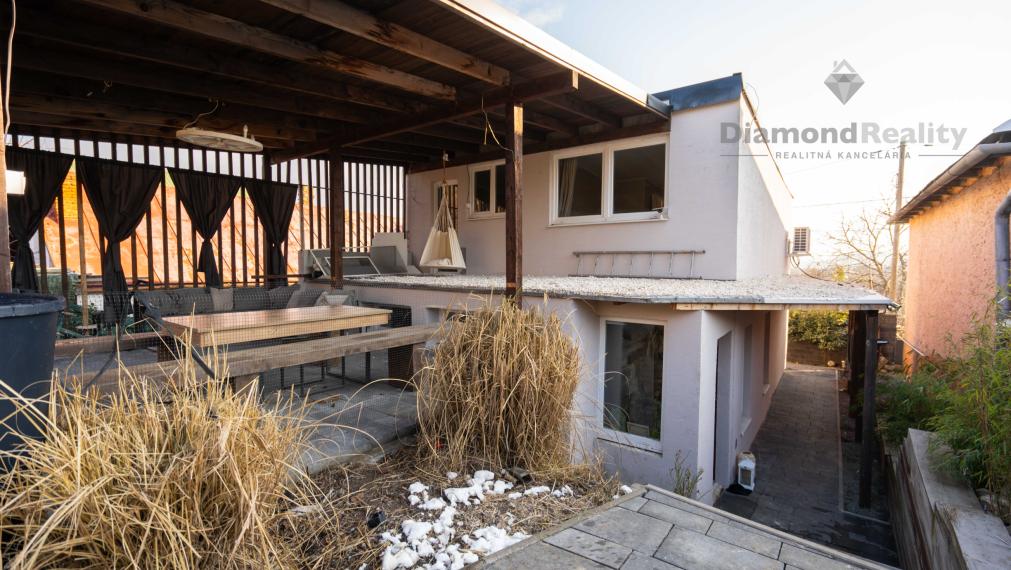 NA PREDAJ KRÁSNY 4 IZBOVÝ RODINNÝ DOM PRIPRAVENÝ NA NASŤAHOVANIE | OBEC GYŇOV