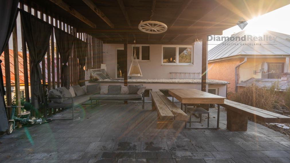 NA PREDAJ KRÁSNY 4 IZBOVÝ RODINNÝ DOM PRIPRAVENÝ NA NASŤAHOVANIE | OBEC GYŇOV