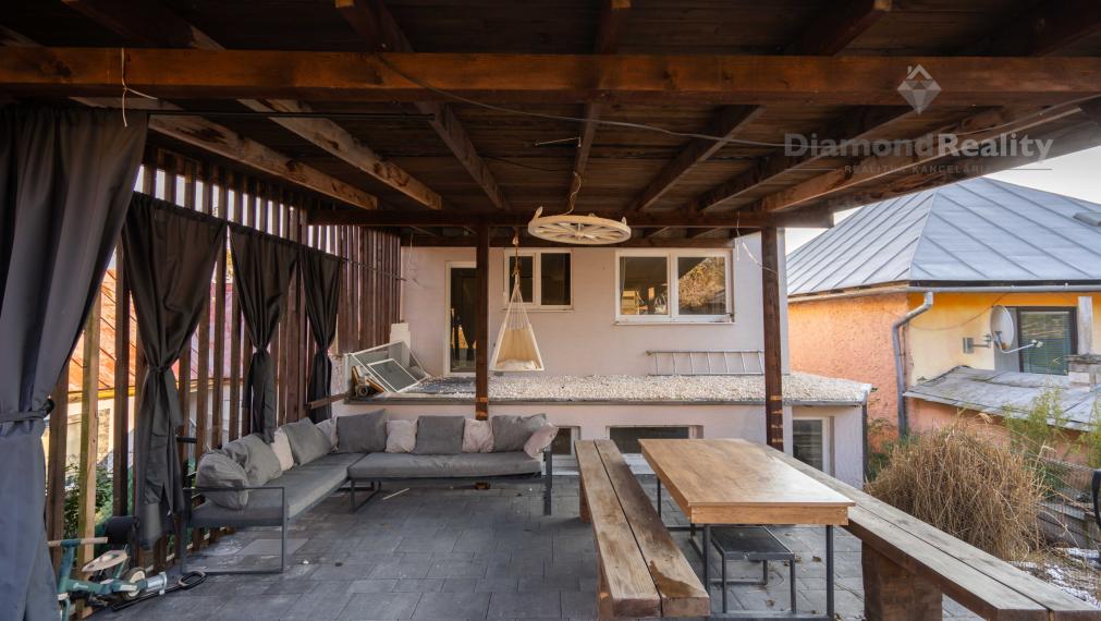 NA PREDAJ KRÁSNY 4 IZBOVÝ RODINNÝ DOM PRIPRAVENÝ NA NASŤAHOVANIE | OBEC GYŇOV