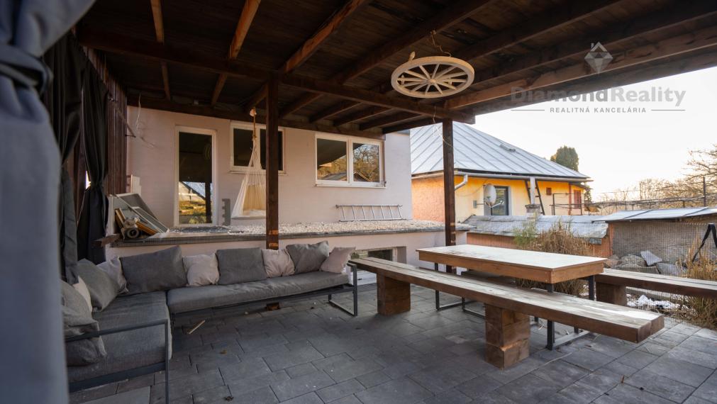 NA PREDAJ KRÁSNY 4 IZBOVÝ RODINNÝ DOM PRIPRAVENÝ NA NASŤAHOVANIE | OBEC GYŇOV