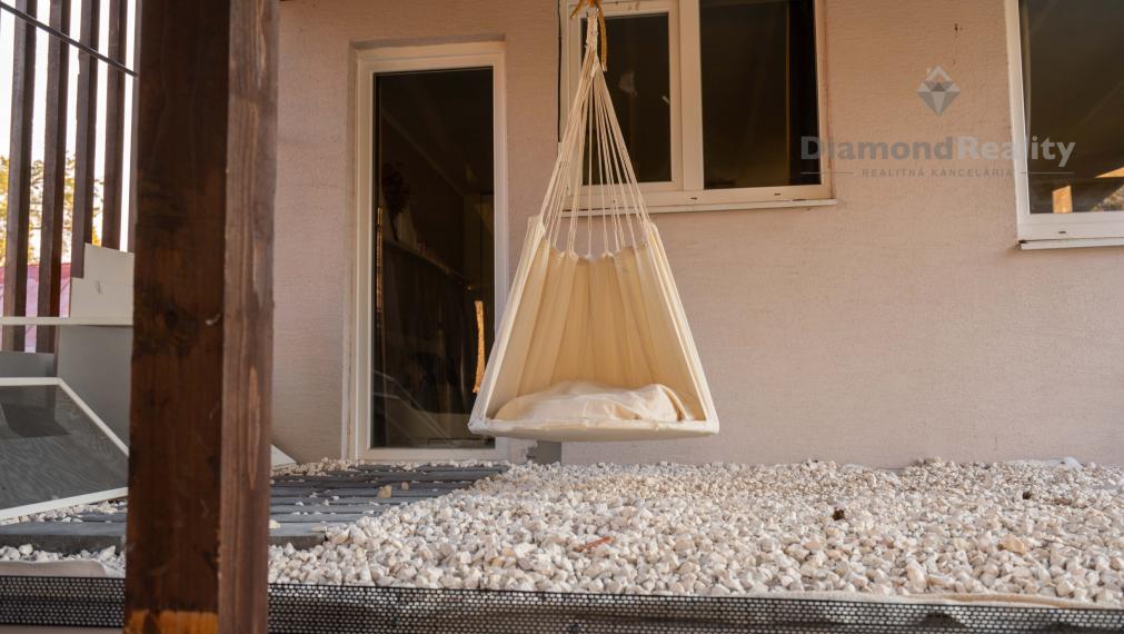 NA PREDAJ KRÁSNY 4 IZBOVÝ RODINNÝ DOM PRIPRAVENÝ NA NASŤAHOVANIE | OBEC GYŇOV