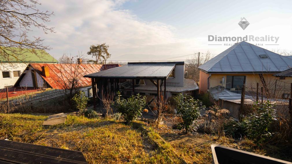 NA PREDAJ KRÁSNY 4 IZBOVÝ RODINNÝ DOM PRIPRAVENÝ NA NASŤAHOVANIE | OBEC GYŇOV